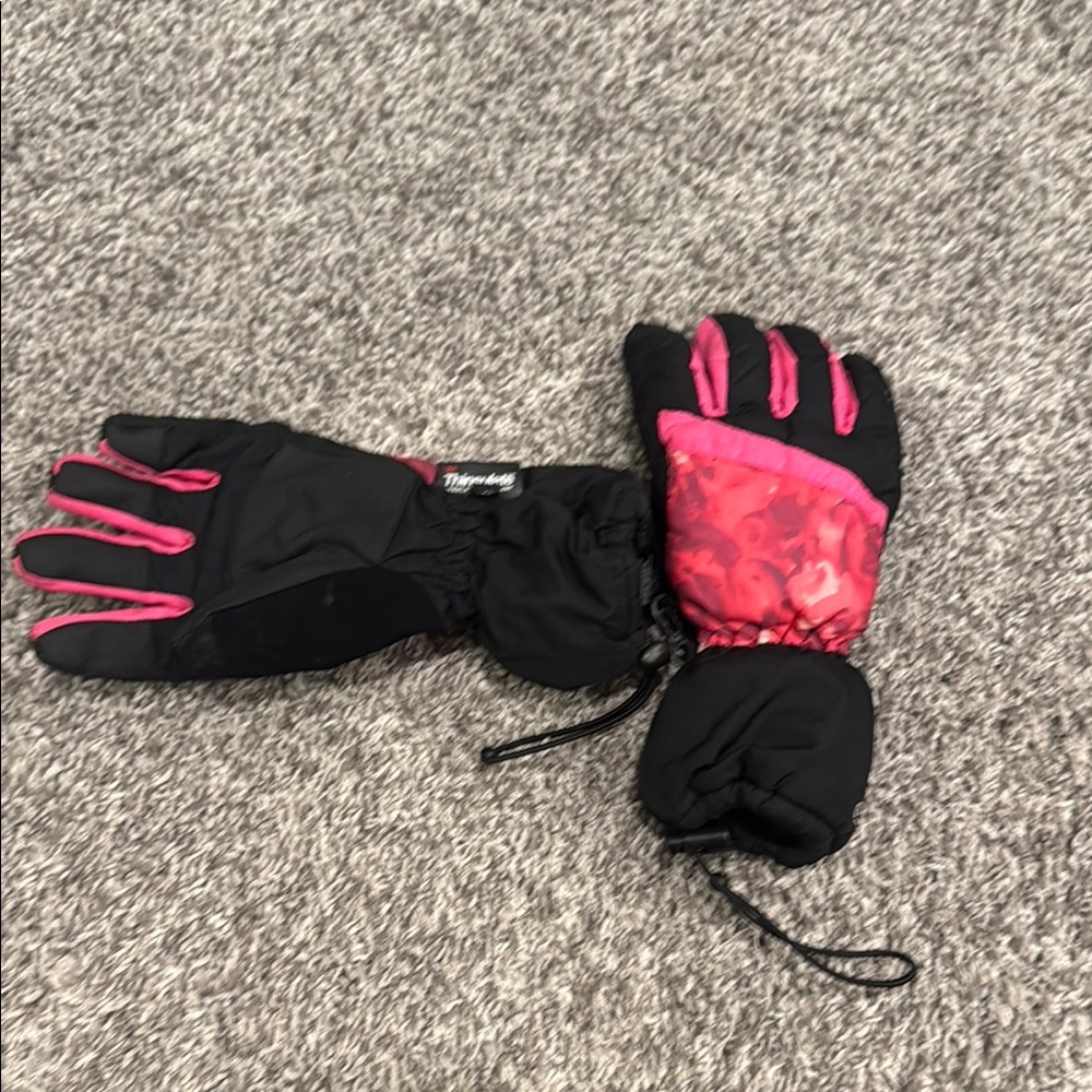 3M Thinsulate Insulated Pink and Black Mittens for Cold Weather